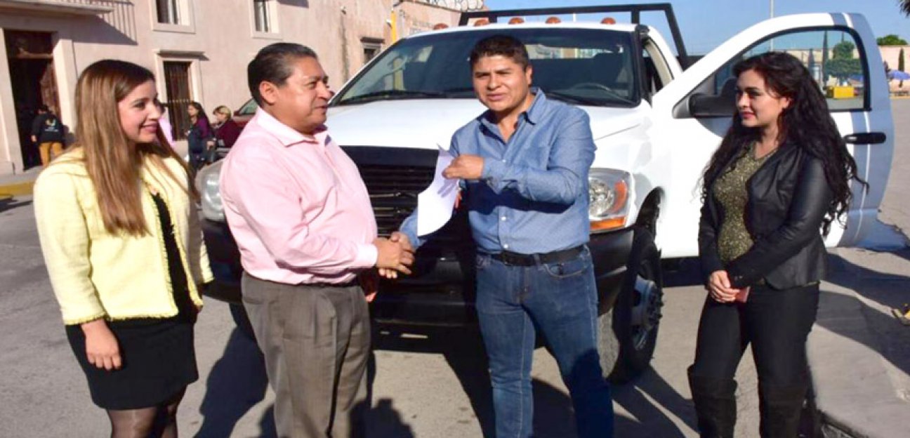 Ayuntamiento de Soledad entrega parque vehicular a diversas direcciones