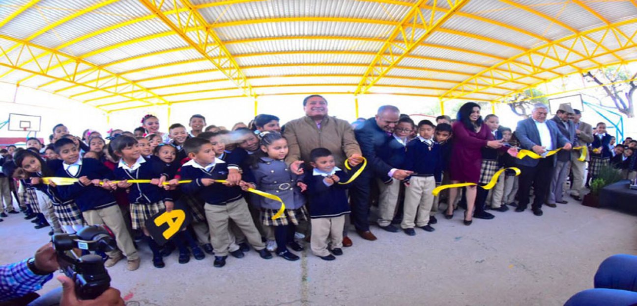 Alcalde de Soledad inauguró techado en la escuela Margarita Maza