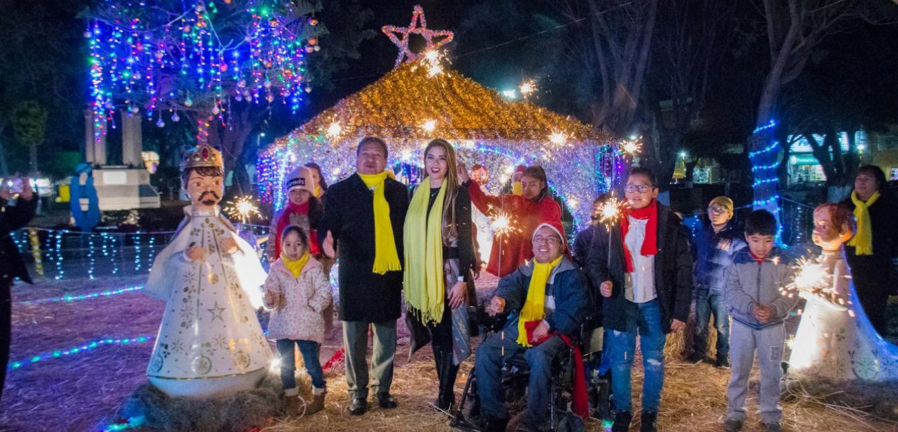 Autoridades municipales inauguran la pista de hielo gratuita en Soledad