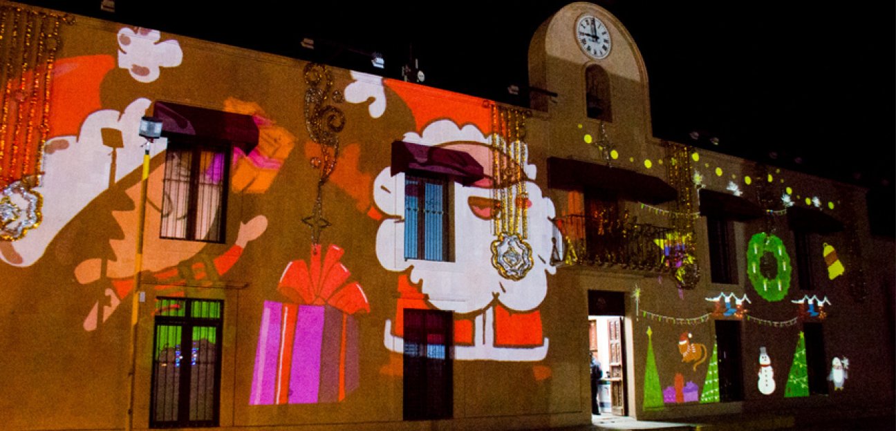Durante fines de semana se presentará proyección de luz navideña en fachada del Palacio Municipal