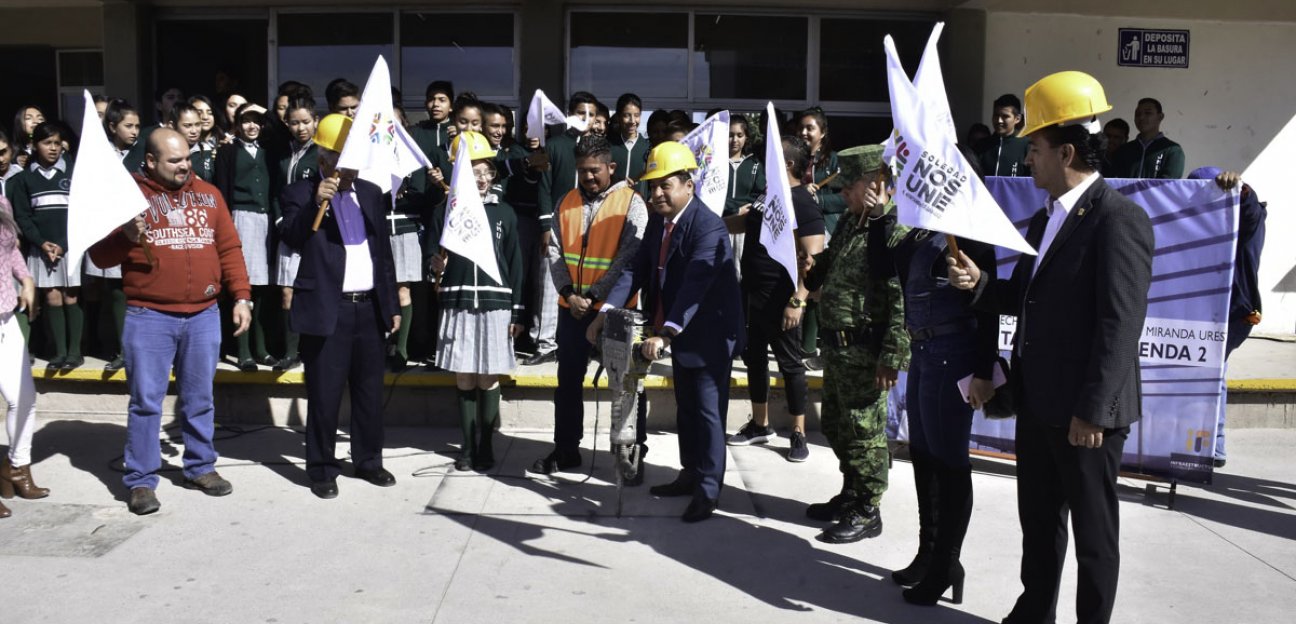 Ayuntamiento de Soledad inicia construcción de techado en secundaria