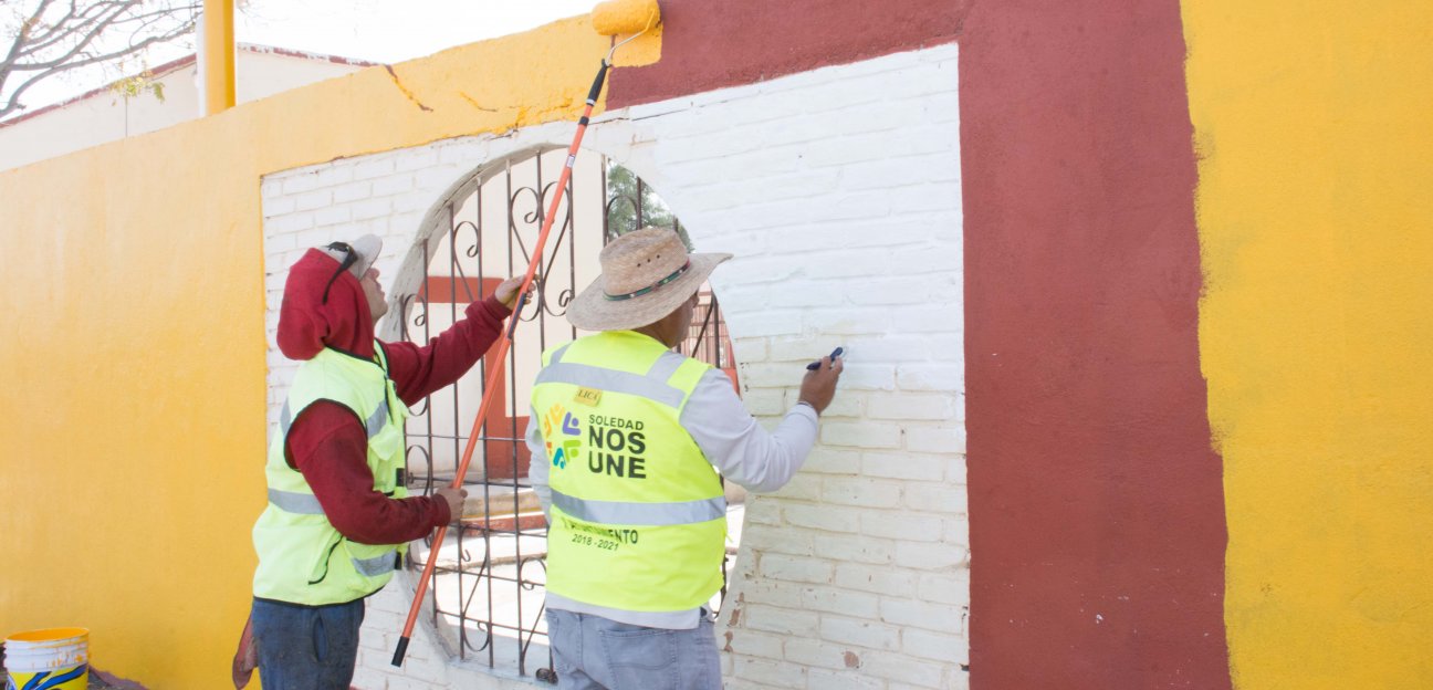 La dirección de Servicios Municipales rehabilita planteles educativos en el municipio