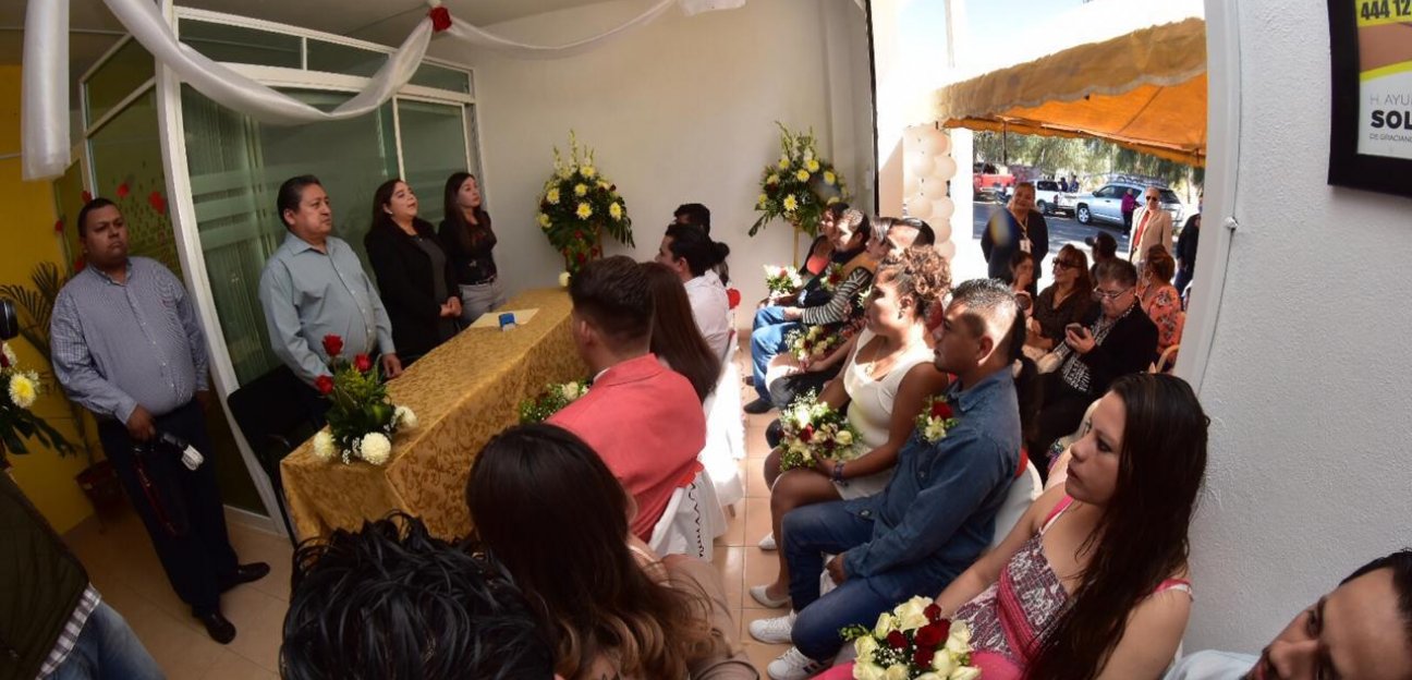 Parejas solendeses formaron parte de la celebración de bodas gratuitas 
