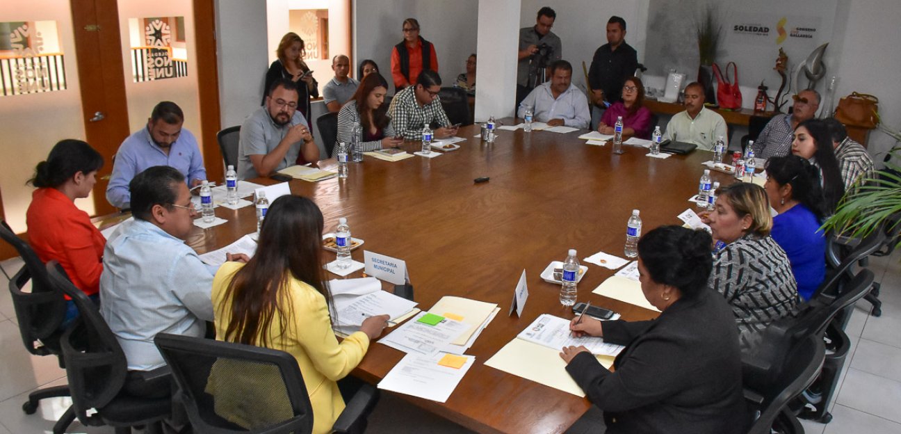 Anuncian beneficios a  familias en proceso de regularización de sus predios 