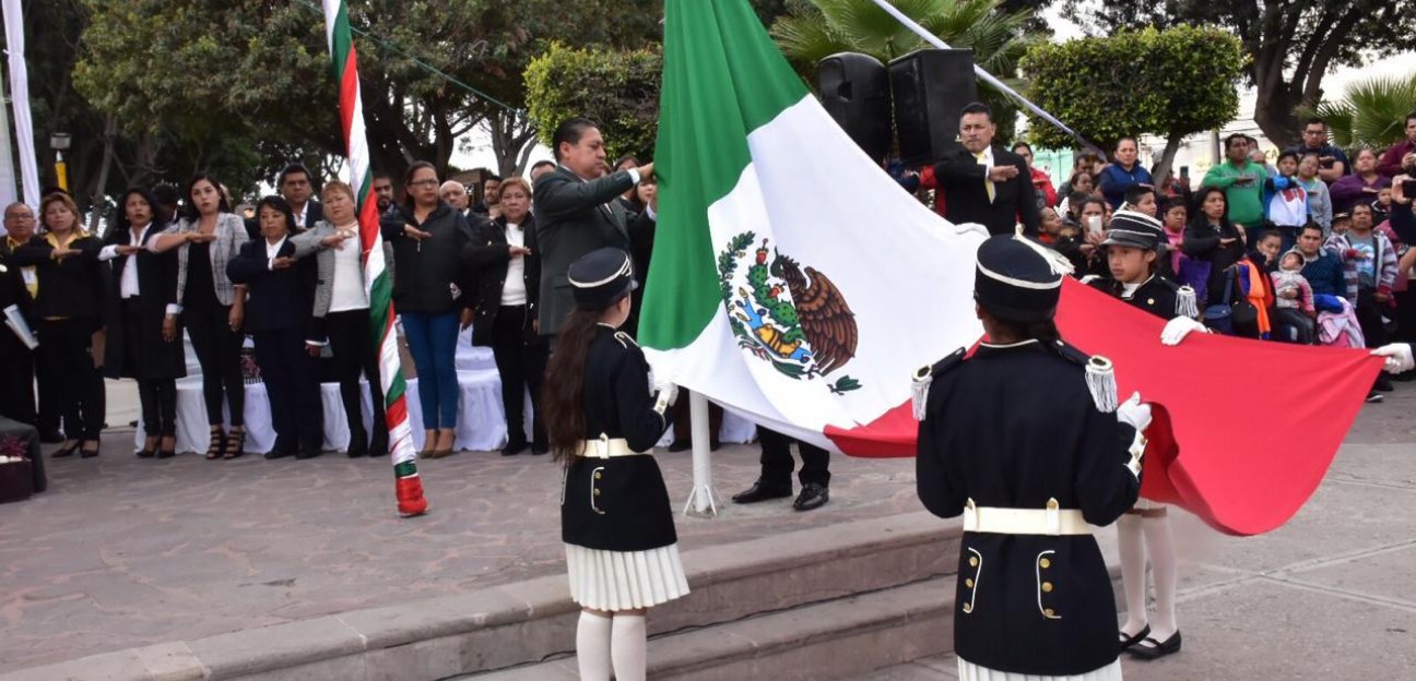 Encabeza el alcalde GHV ceremonia del Día de la Bandera