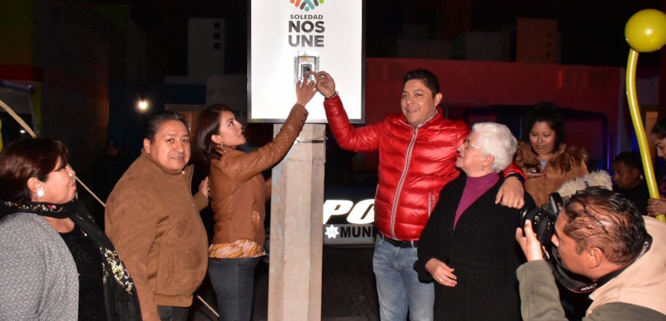 Alcalde de Soledad puso en funcionamiento alumbrado con lámparas LED en Santa Mónica