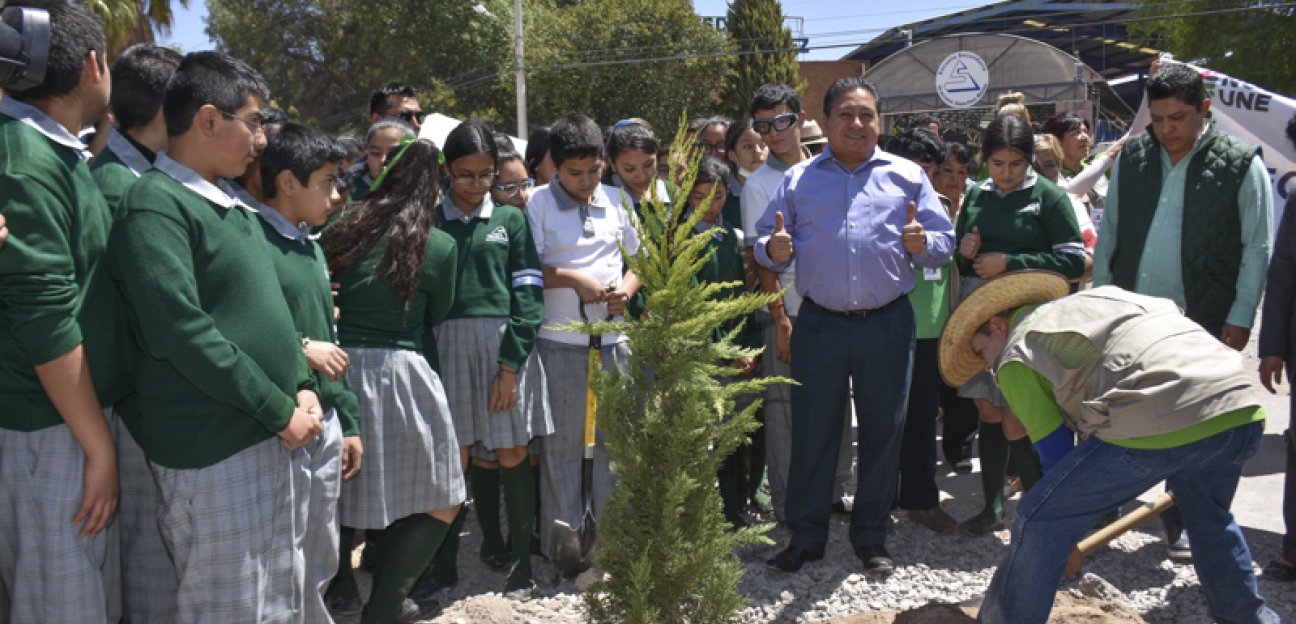 Arranca campaña de reforestación en Escuela Secundaria Graciano Sánchez Romo