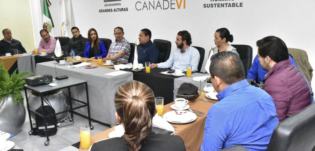 Ayuntamiento estrecha lazos con CANADEVI para garantizar vivienda digna para sus habitantes