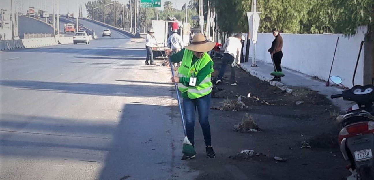 En suma de conciencias, sociedad y autoridades realizaron limpieza en Periférico Oriente