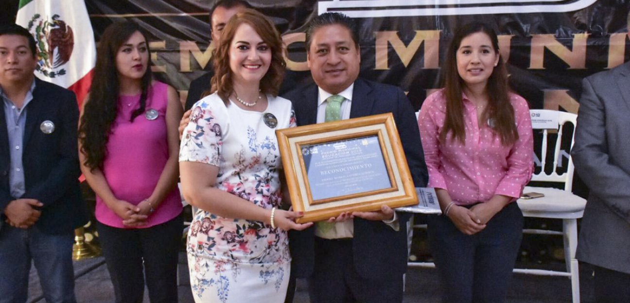 Alcalde de Soledad rinde homenaje a maestros