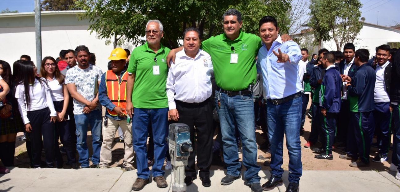 Autoridades municipales arrancan construcción del techado del patio cívico del CONALEP plantel San Luis