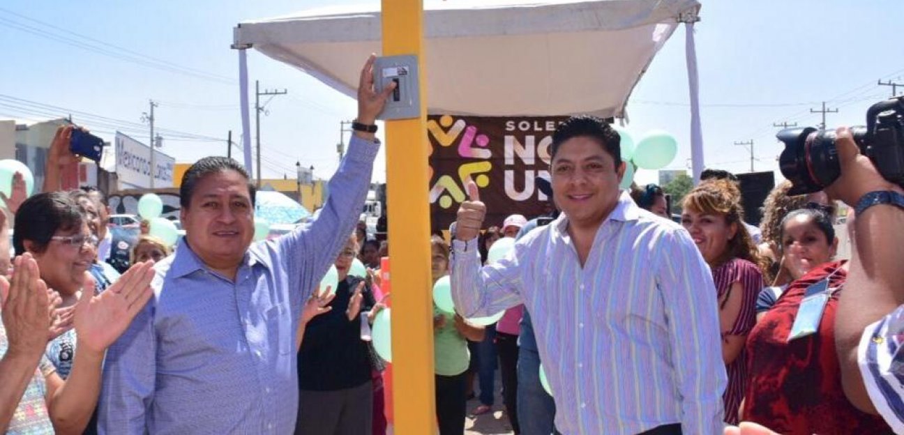 Moderno sistema de semaforización entra en operación  de Carretera a Rioverde frente a la Colonia 1 de Mayo