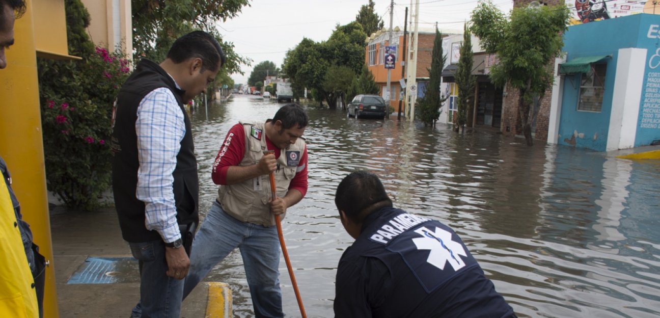 PC en alerta por lluvias, se prestó auxilio a la ciudadanía por inundaciones.