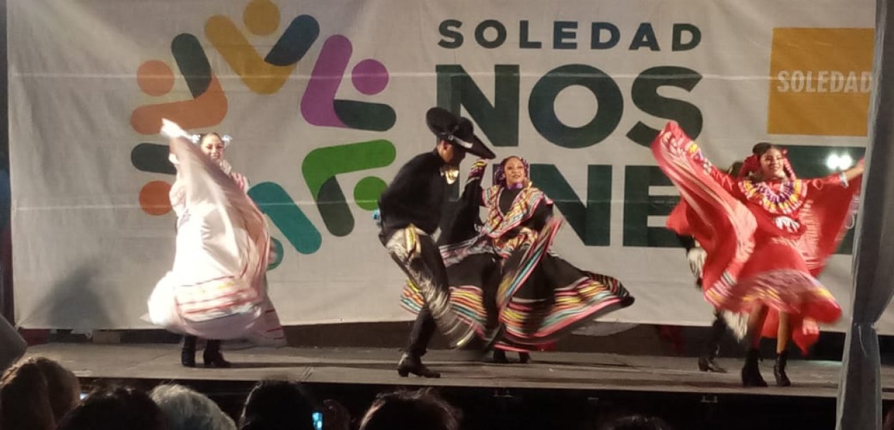 Un éxito la presentación del grupo de danza folcrórica Raíces de mi Pueblo