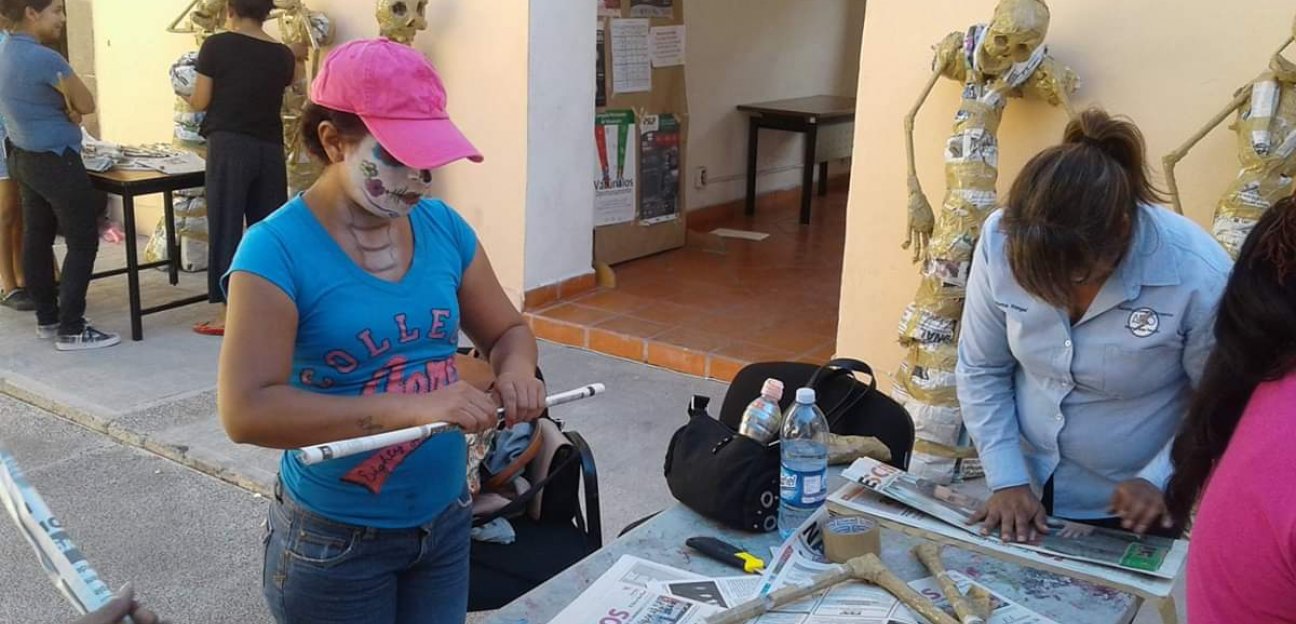 Ofrecen clases gratuitas de cartonería para niños y adultos