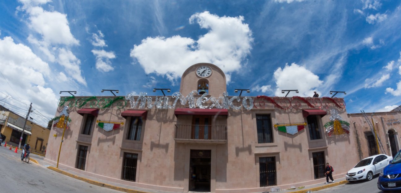 Inician preparativos y colocación de adornos por festejos patrios en Soledad