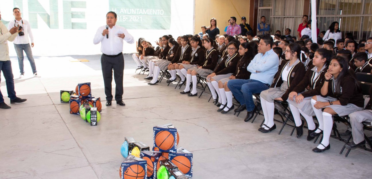 Entrega alcalde de Soledad dos nuevas aulas en secundaria