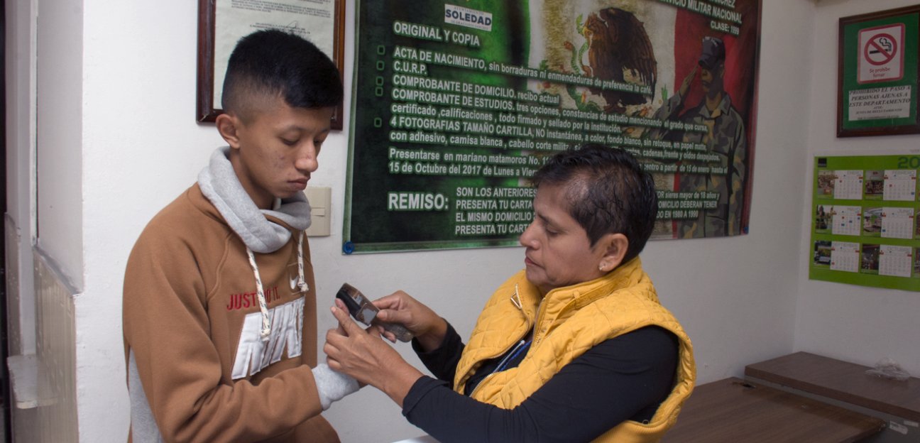 Invitan a jóvenes a tramitar cartilla militar