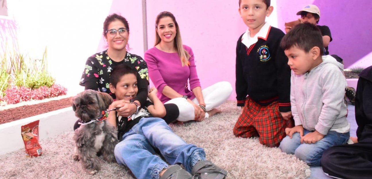 DIF de Soledad implementa terapias caninas en la Unidad Básica de Rehabilitación 