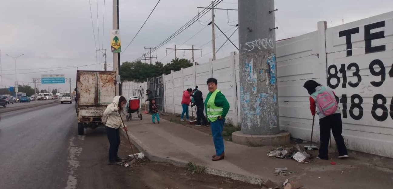 Recolectores participan en esfuerzo coordinado de limpieza de principales vialidades del municipio