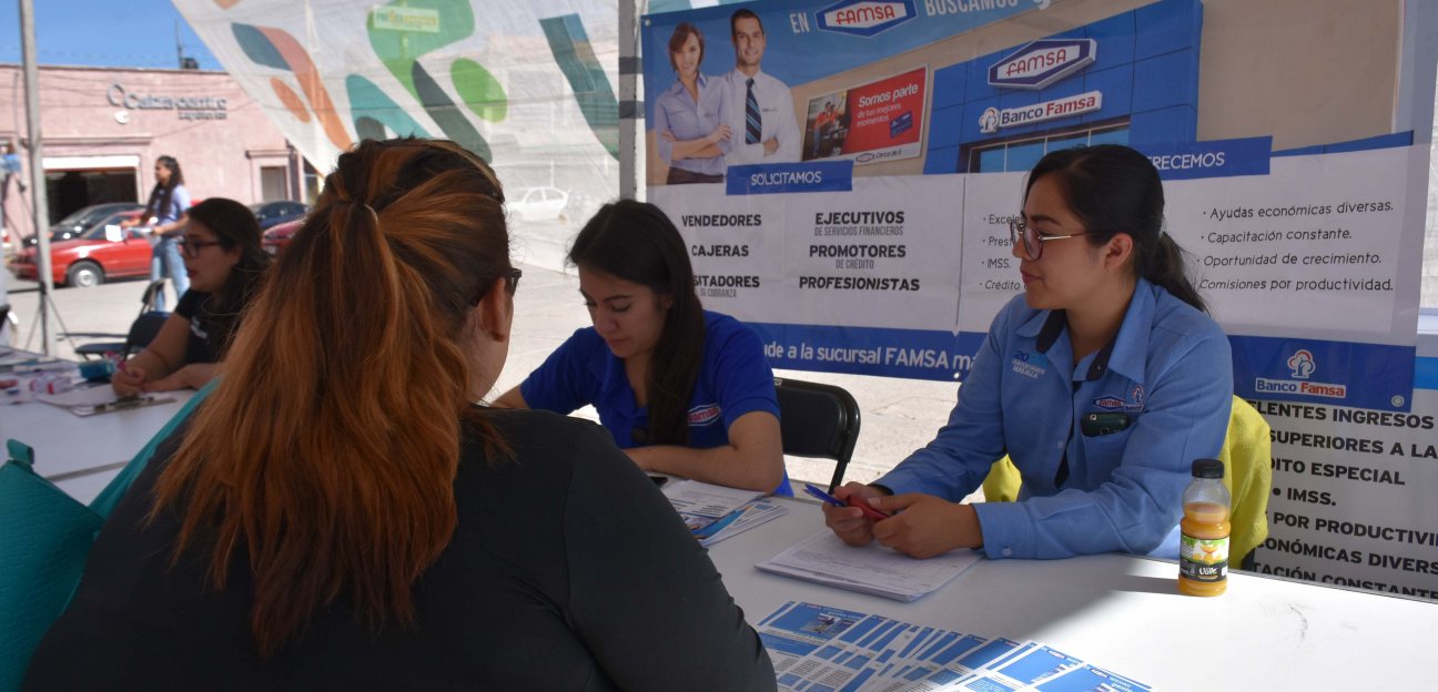 Más de 20 empresas participaron en Feria del Empleo