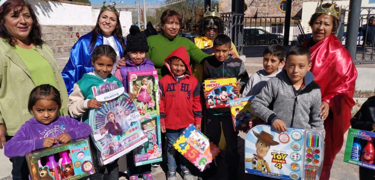 Inicia entrega de ropa abrigadora y juguetes en colonias vulnerables