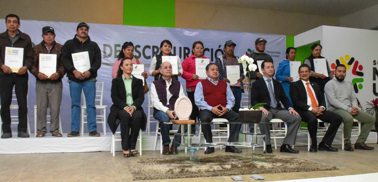 Ayuntamiento de Soledad entrega escrituración de predios en beneficio de los habitantes de 3 asentamientos 