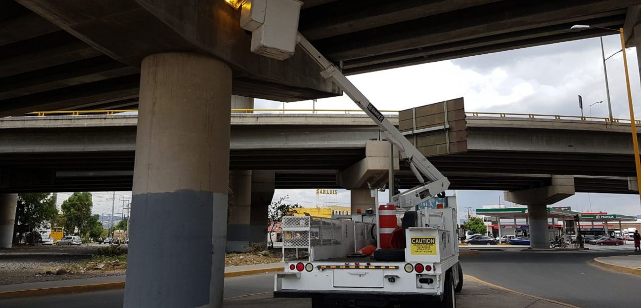 Se mantiene reparación y sustitución de luminarias