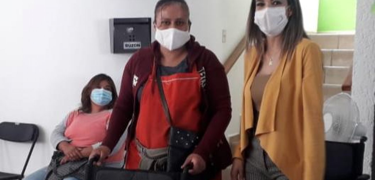 DIF Municipal entrega sillas de ruedas y aparatos funcionales 