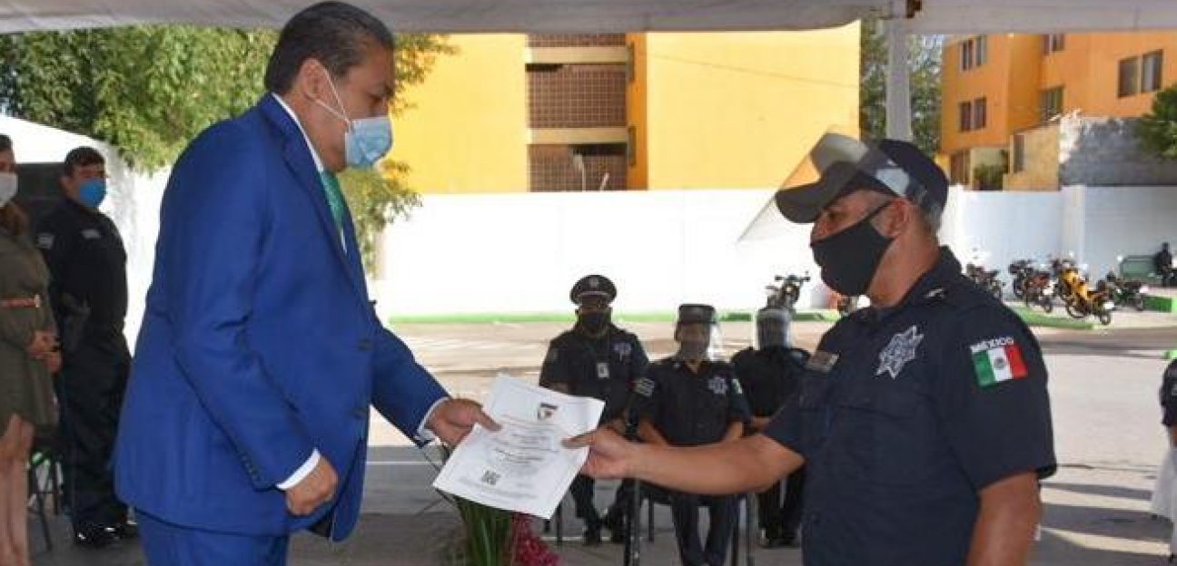 Encabeza alcalde GHV entrega de Clave Única Policial y estímulos económicos en la DGSPM Soledad 