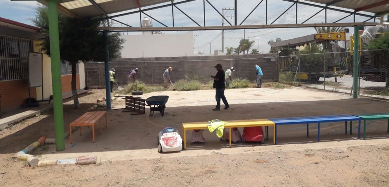 Se brinda apoyo en mantenimiento de centros educativos