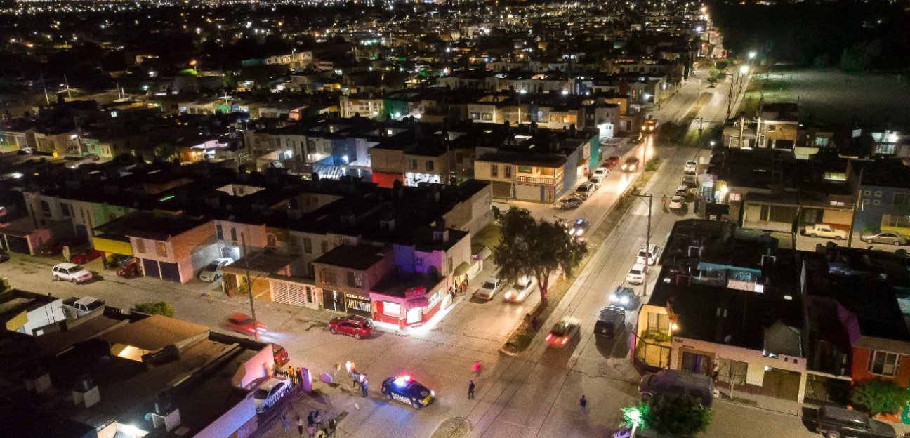 Ayuntamiento de Soledad instala nuevas luminarias en San Francisco de Asís