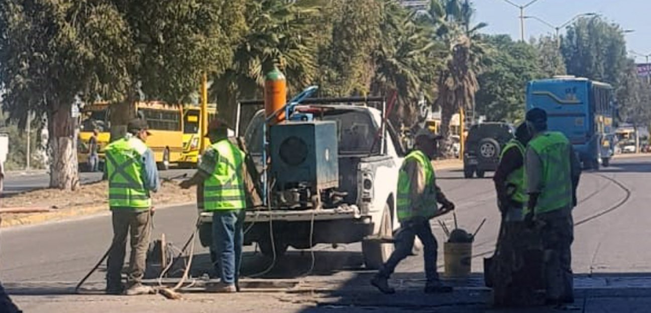 Se mantiene limpieza y desazolve en canales y drenajes del municipio