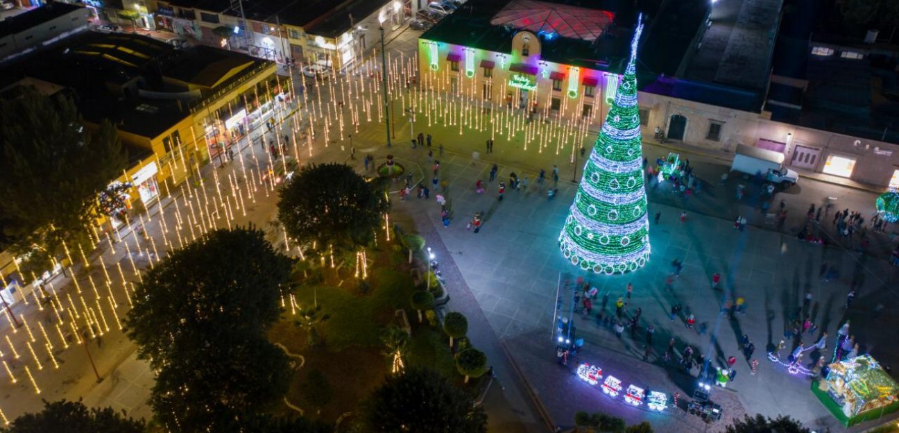 Se inaugura monumental decoración navideña en Soledad