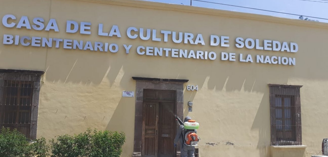 Se mantiene desinfección en áreas de atención al servicio público 