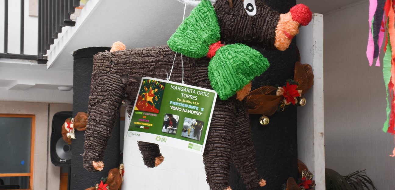 Piñatas ganadoras del primer concurso de este símbolo típico mexicano, son expuestas en Palacio Municipal