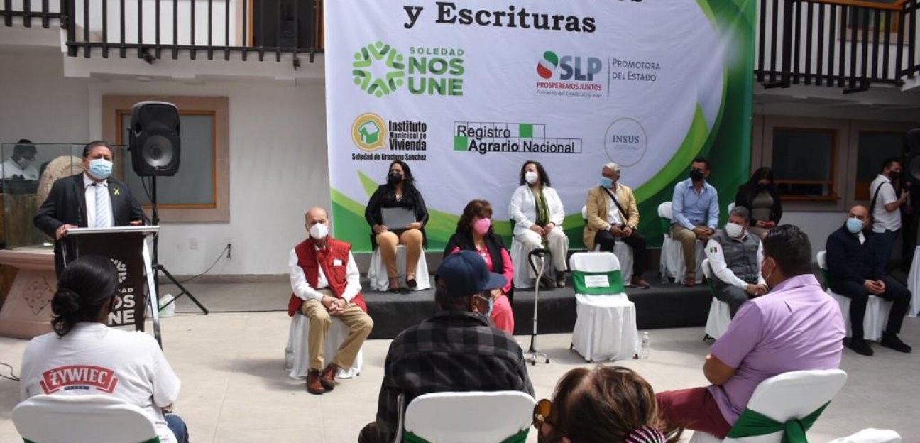 Ayuntamiento de Soledad formaliza la entrega de escrituras y constancias de propiedad