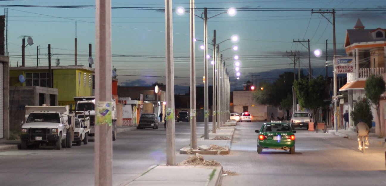 Ayuntamiento de Soledad mantiene programa permanente de mantenimiento y reparación de luminarias tipo LED 