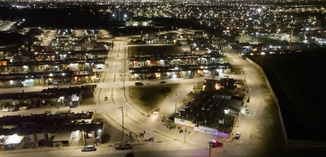 Alcalde de Soledad enciende modernización de luminarias en Ciudad Real y Valencia