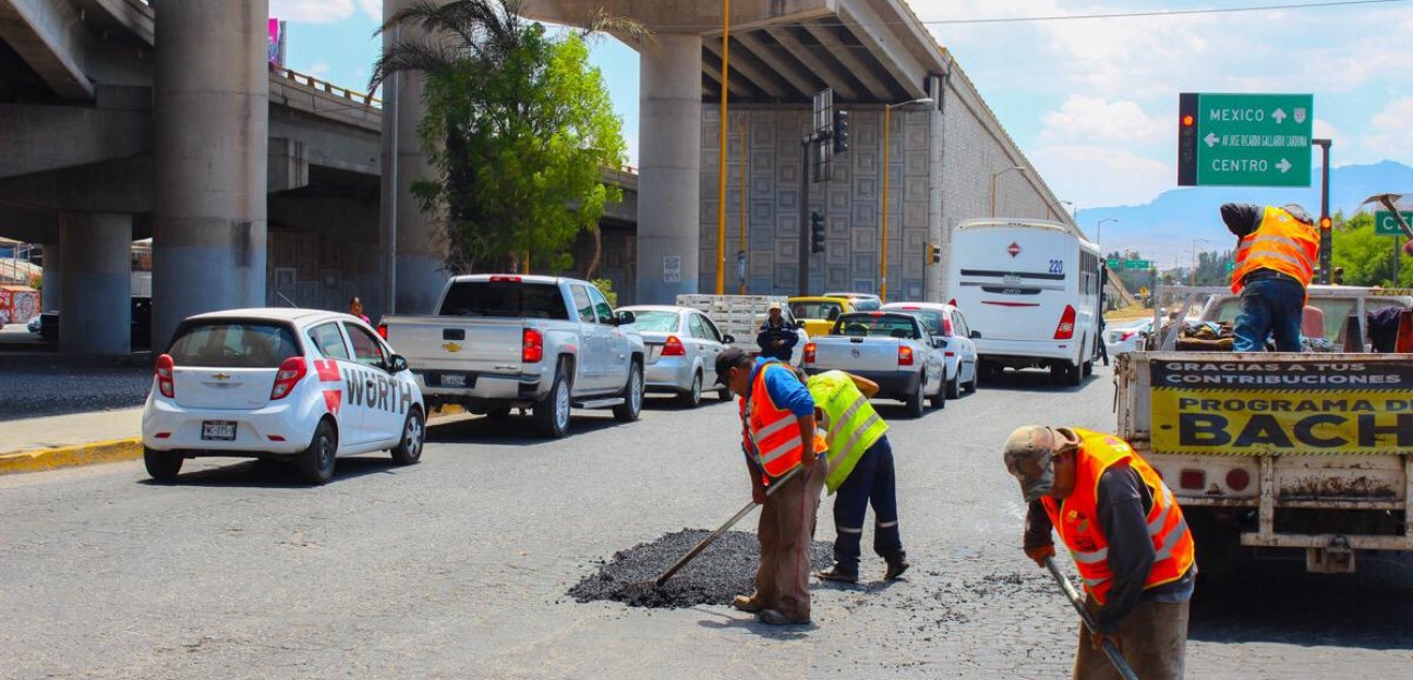 Ayuntamiento de Soledad realiza trabajo permanente de bacheo
