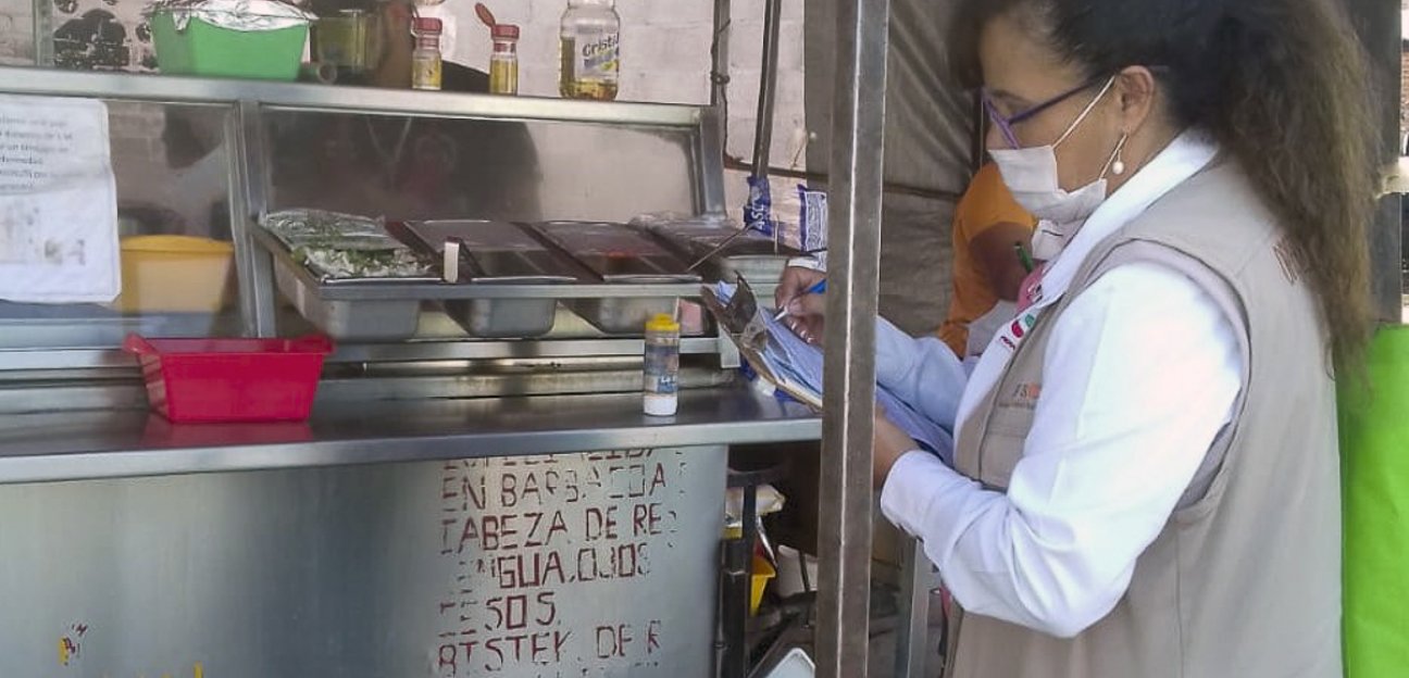 Comercio de Soledad y Coepris vigilan que se expendan alimentos en la vía pública en buen estado