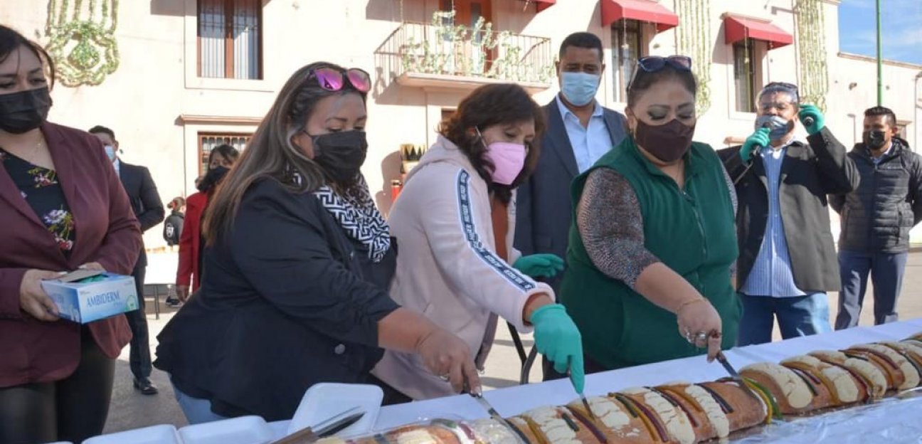 Alcaldesa de Soledad realizó el corte de la tradicional Rosca de Reyes