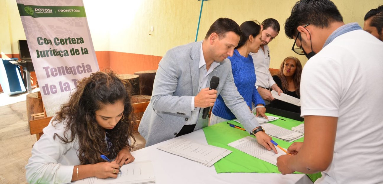 INMUVISO realiza evento de firma de escrituras 