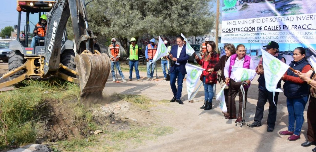 Alcaldesa de Soledad pone en marcha pavimentación de nueve calles en el Fraccionamiento La Misión