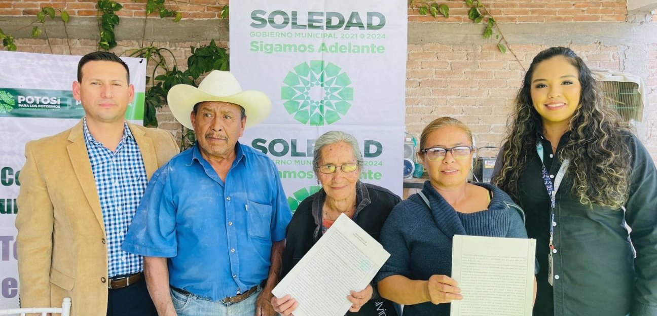 INMUVISO firma 26 escrituras de predios ubicados en la colonia Plan de San Luis 