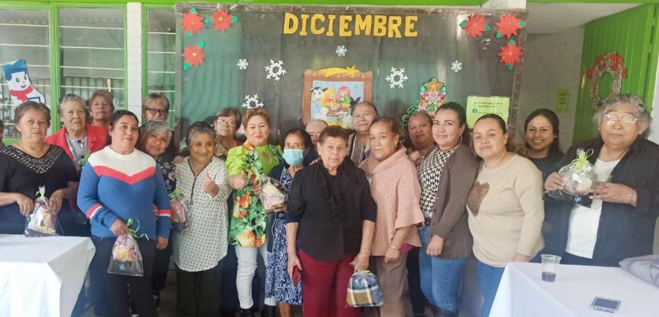 INAPAM visita diferentes colonias del municipio con las tradicionales posadas navideñas