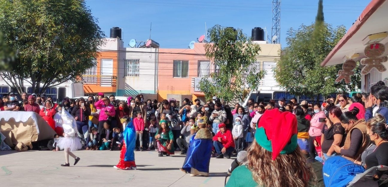 Pequeños de la colonia La Virgen disfrutaron de las posadas organizadas por el DIF Municipal 