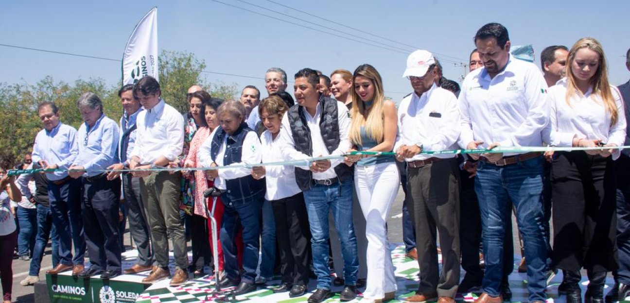 De la mano del gobernador del cambio, el Ayuntamiento de Soledad inauguró las obras de modernización del camino al aeropuerto