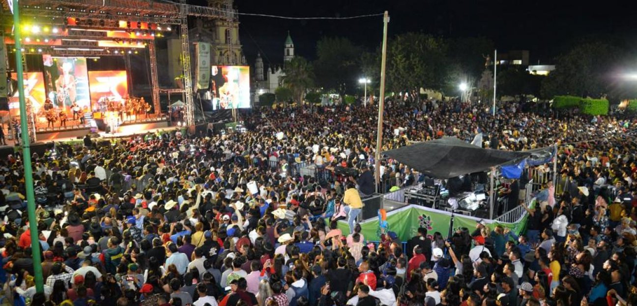 Con un lleno total, Edén Muñoz colmó de alegría y baile la FENAE 2023