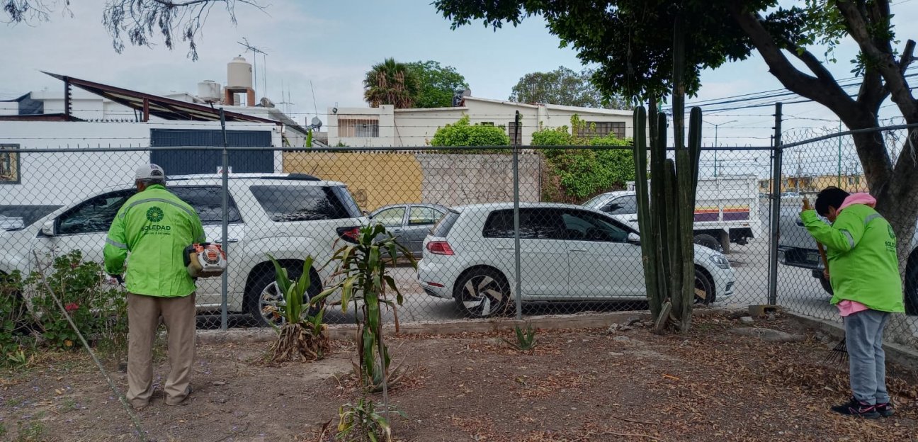 Servicios Municipales da continuidad a las labores para embellecer los espacios públicos del municipio